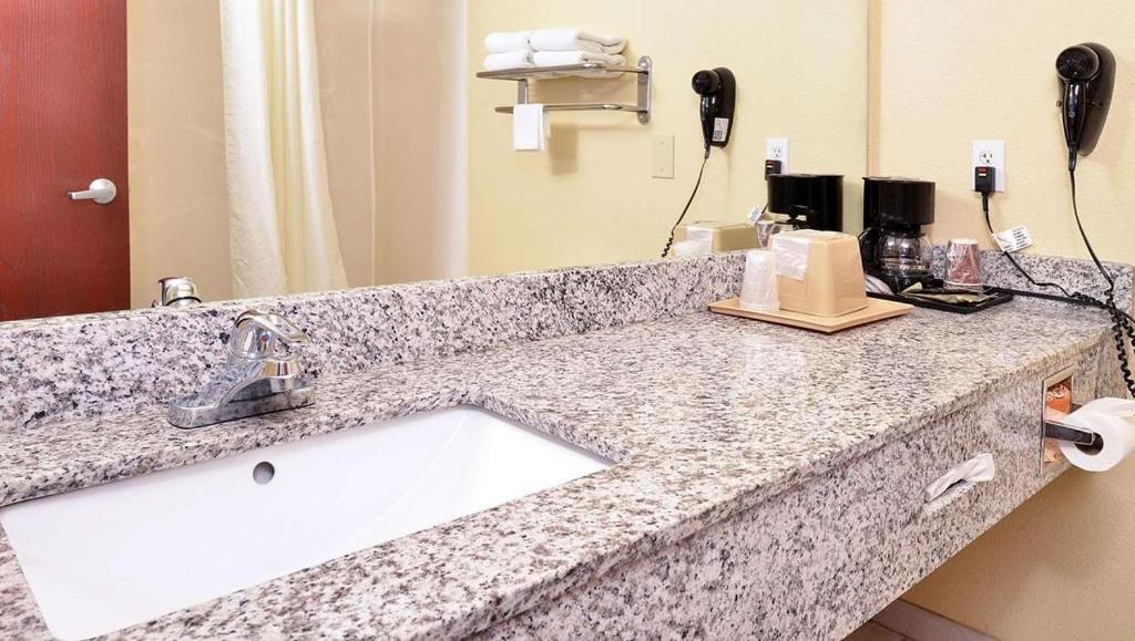 Quality Inn And Suites Fort Worth Zewnętrze zdjęcie